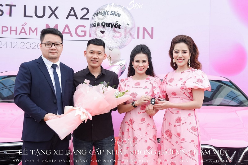 Chân dung nữ chủ nhân chiếc xe Vinfast Lux A2.0 màu hồng “sang - xịn” tại Quảng Ninh