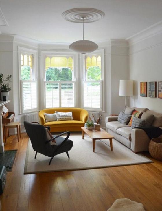 Trang trí nội thất phòng khách với ghế sofa màu vàng