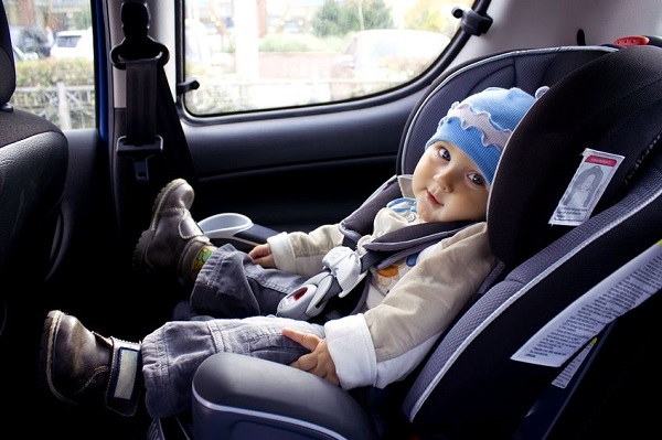 Cách sử dụng ghế ngồi ô tô cho bé an toàn