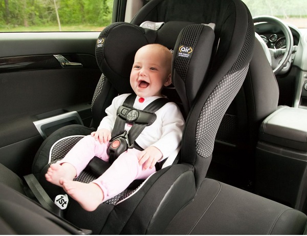 Cách sử dụng ghế ngồi ô tô cho bé an toàn