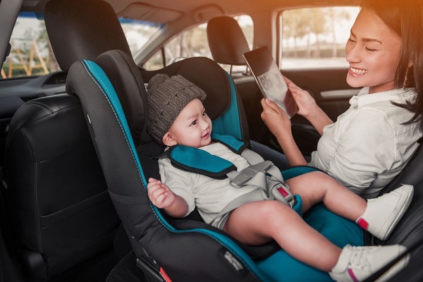Có nên mua ghế ngồi ô tô cho bé không ?